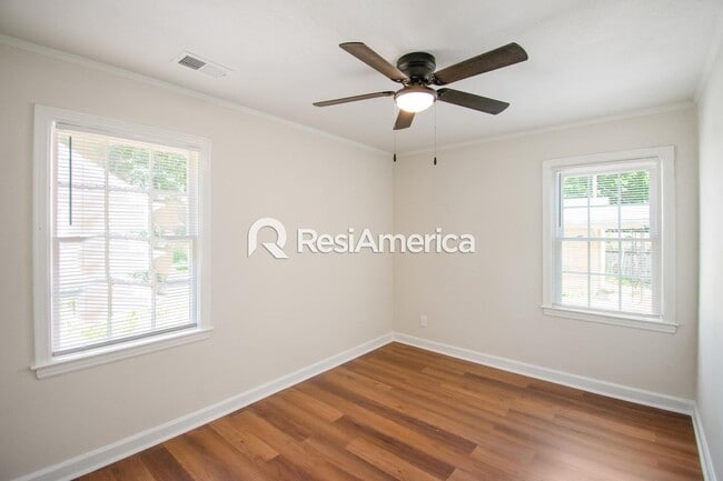 Building Photo - Newly Renovated 4 Bedroom home in Grahamwood!
