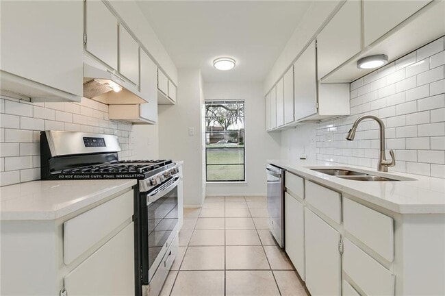 Building Photo - 1602 W Braker Ln