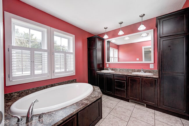 Building Photo - 525 West St