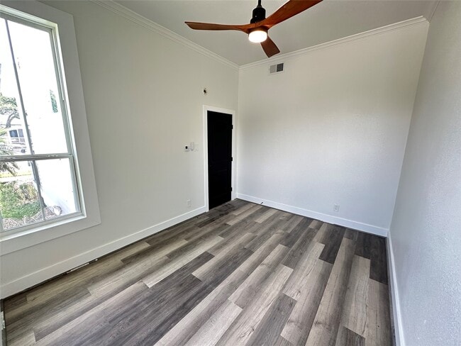 Building Photo - 2001 29th St