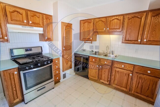 Building Photo - Charming 3-bedroom Cape Cod with a versatile loft and plenty of space to enjoy!