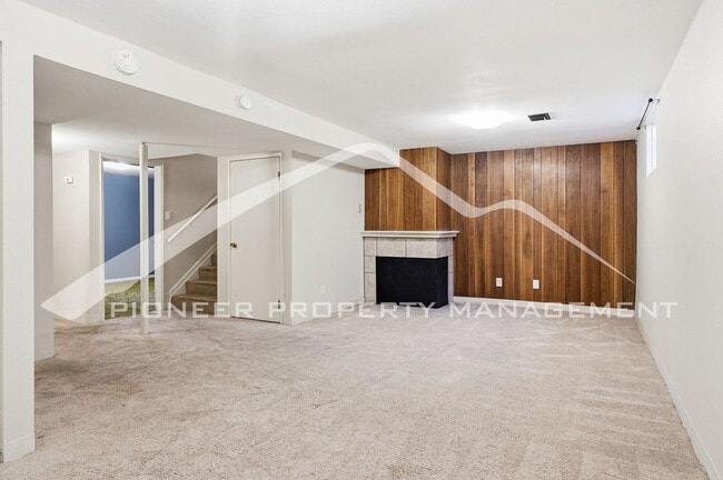 Building Photo - 655 S Xenon Ct