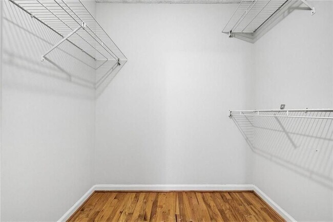Building Photo - 1055 Autumn Crest Ct
