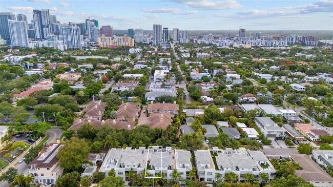 Building Photo - 218 NE 15th Ave