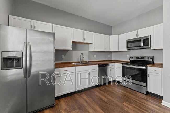 Building Photo - 118 N State Ave