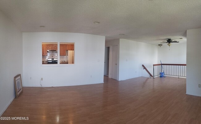 Building Photo - 320 Tulip Ln