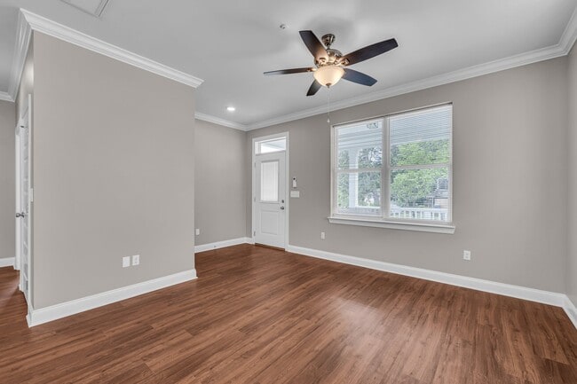 Building Photo - 702 Moore St