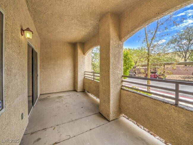 Building Photo - 2291 W Horizon Ridge Pkwy