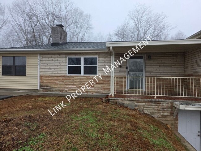 Building Photo - 3731 Knollwood Dr