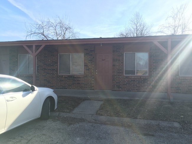 Building Photo - 801 S Main St