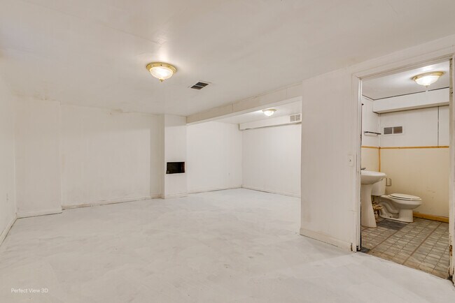 Building Photo - 2130 W 71st Pl