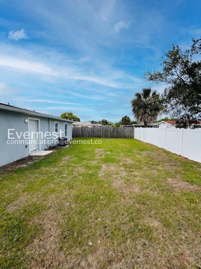 Building Photo - 1132 Maybury Dr