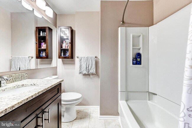 Building Photo - Elegant Arlington Residence with Comfortable Living and Ideal Location