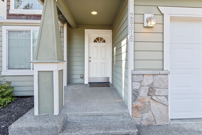 Building Photo - Beautiful 4 bedroom 2.5 bath in Maple Valley