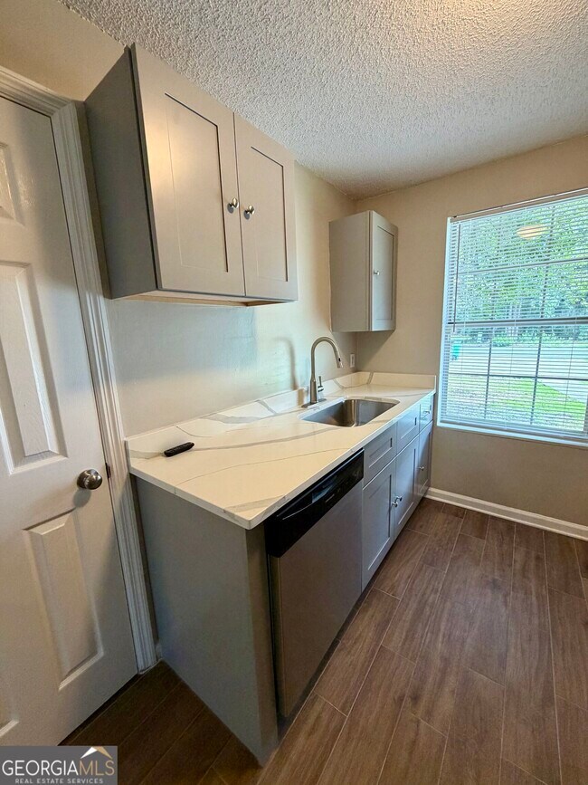 Building Photo - 438 Admiral's Walk Dr