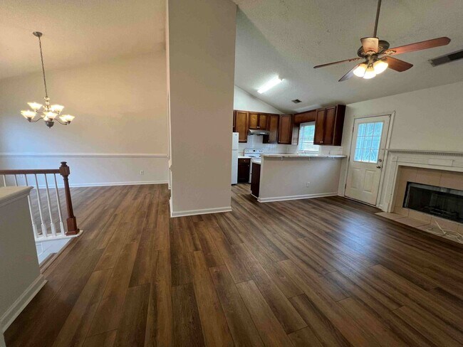 Building Photo - Great Price on Huge "As Is" 5 Bed/3 Bath S...