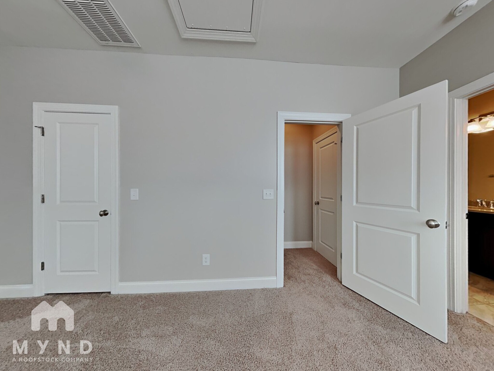 Building Photo - 2547 Statesville Ave