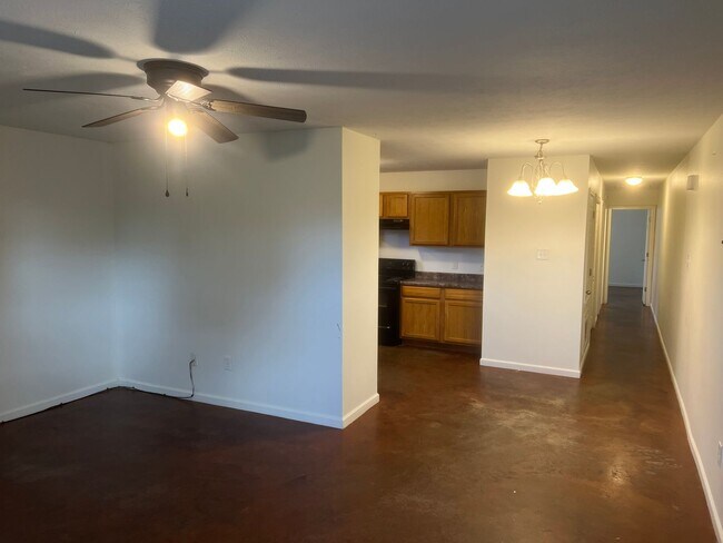 Building Photo - 2 Bed 2 Bath Duplex