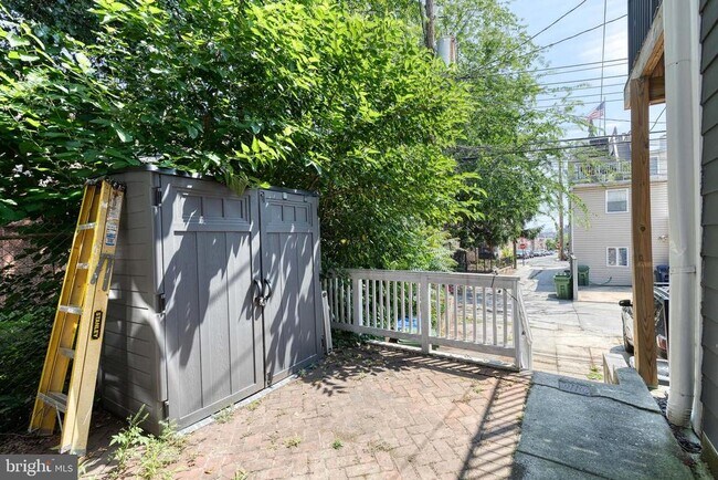 Building Photo - 1409 Battery Ave
