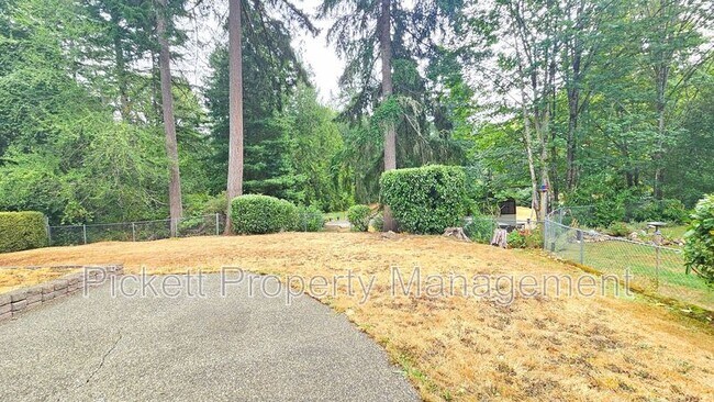 Building Photo - 11389 Symes Rd NW
