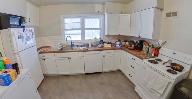 Primary Photo - 1437 Legore Ln