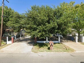 Building Photo - For Rent Charming 2 Bed, 1 Bath Home