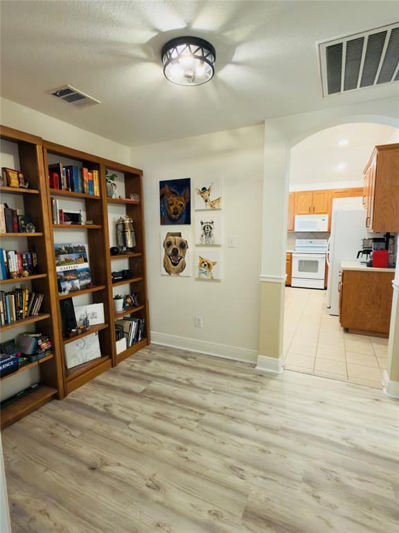 Building Photo - 9300 Pioneer Forest Dr