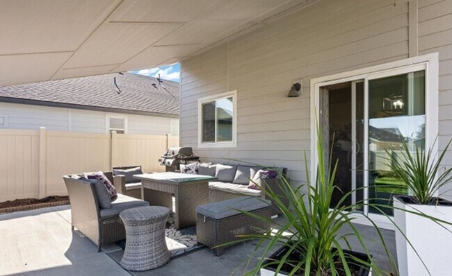 Building Photo - Beautiful Home near Meridian High School