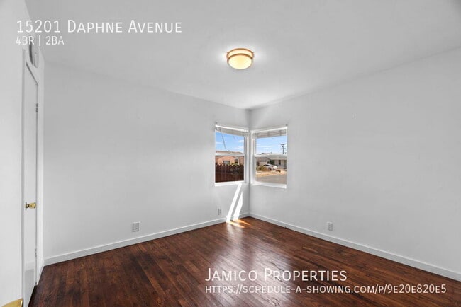 Building Photo - 15201 Daphne Ave