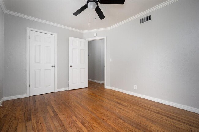 Building Photo - 906 NW 46th St