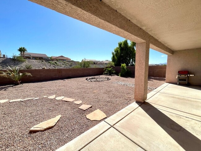 Building Photo - Large 2 Bedroom Home off the Parkway!