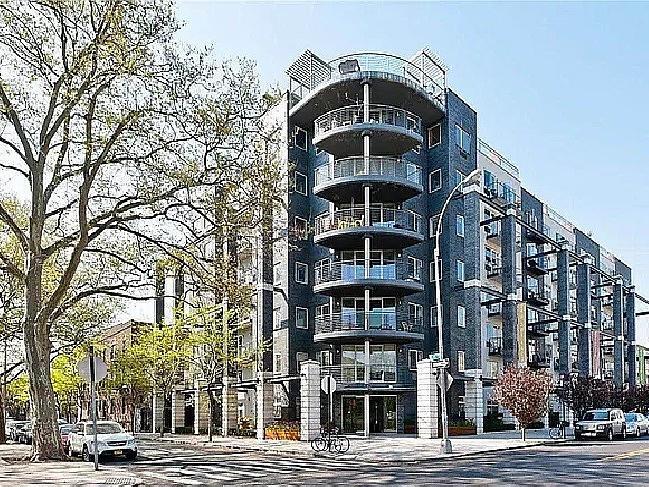 Building Photo - 100 Maspeth Ave