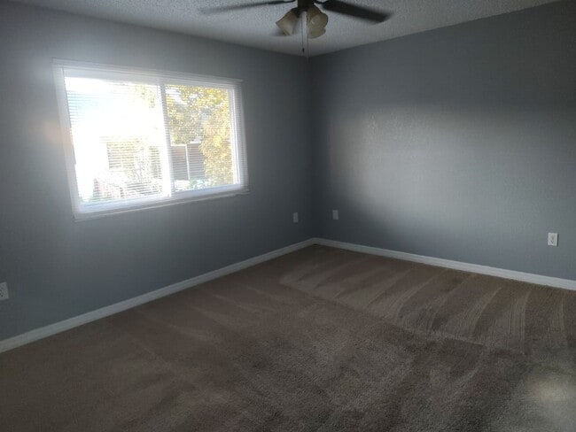 Building Photo - 664 Lake Dexter Cir