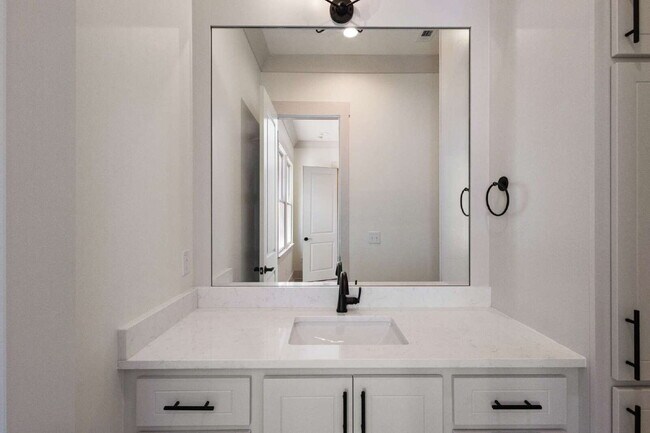 Building Photo - Luxury Townhome for Rent in Waterpointe | 3 Bed | 2.5 Bath | Private Courtyard