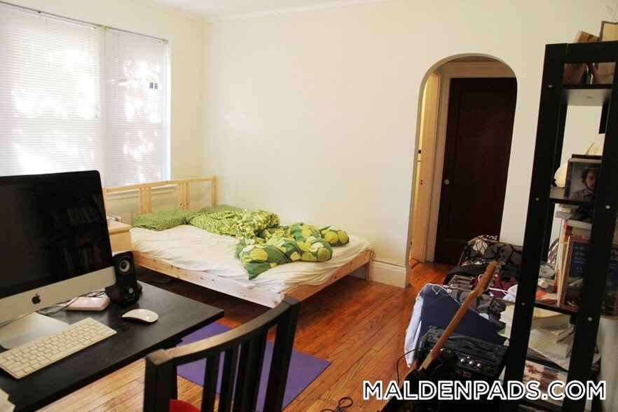 Building Photo - 349 Pleasant St