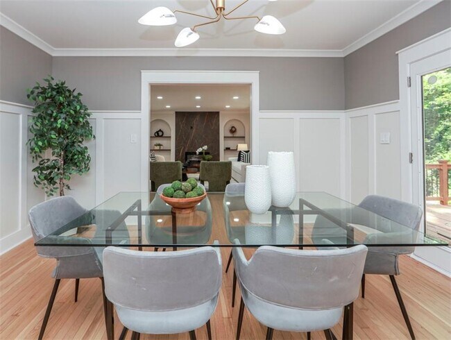 Building Photo - 2908 N Hills Dr NE