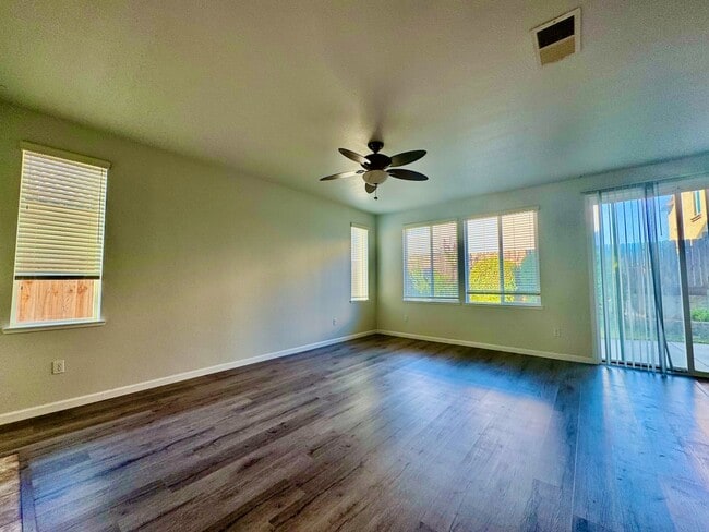 Building Photo - 4141 Aragon Way