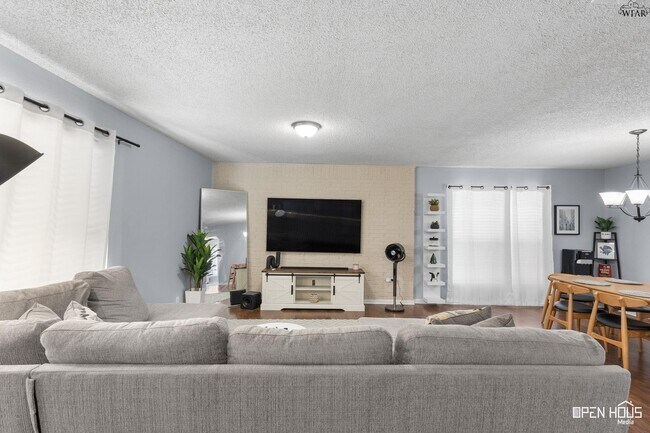 Building Photo - 2810 Fleming Rd