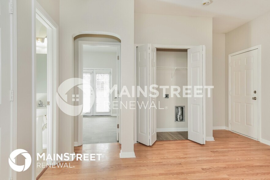 Building Photo - 4825 Green Spring Dr