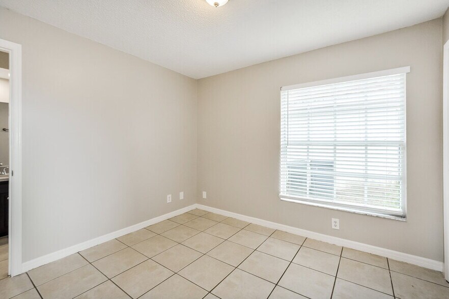 Building Photo - 320 MacGregor Rd