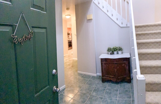 Building Photo - 46 Deer Run Dr