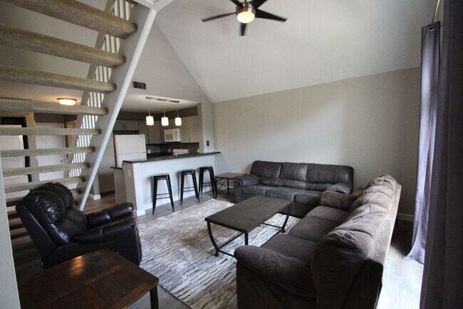 Building Photo - 1348 Hunters Rd