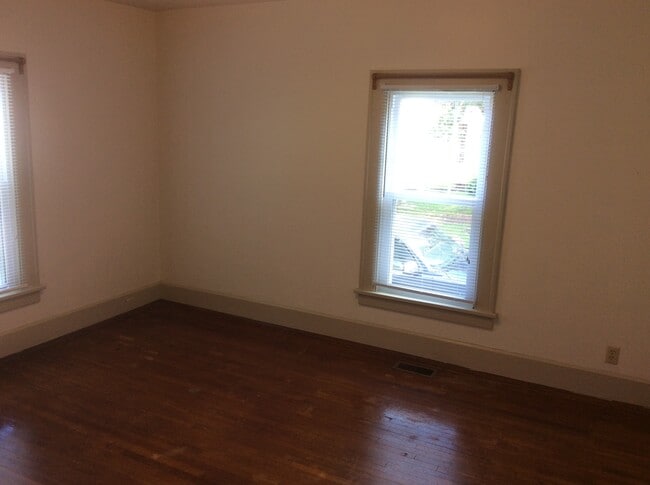 First Floor Bedroom - 11 Pratt St