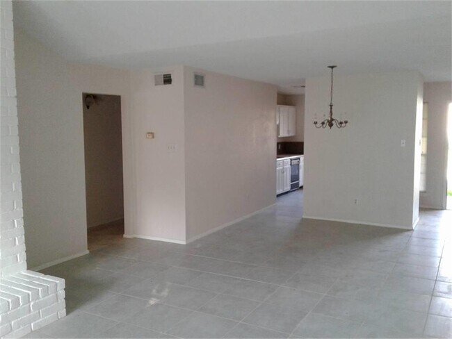 Building Photo - 9610 Wellsworth Dr