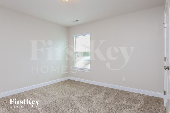 Building Photo - 97 Roterham Dr