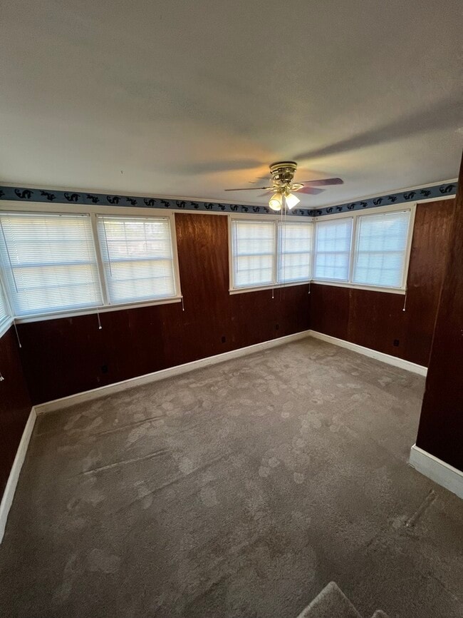 Building Photo - 1409 W Circle Dr