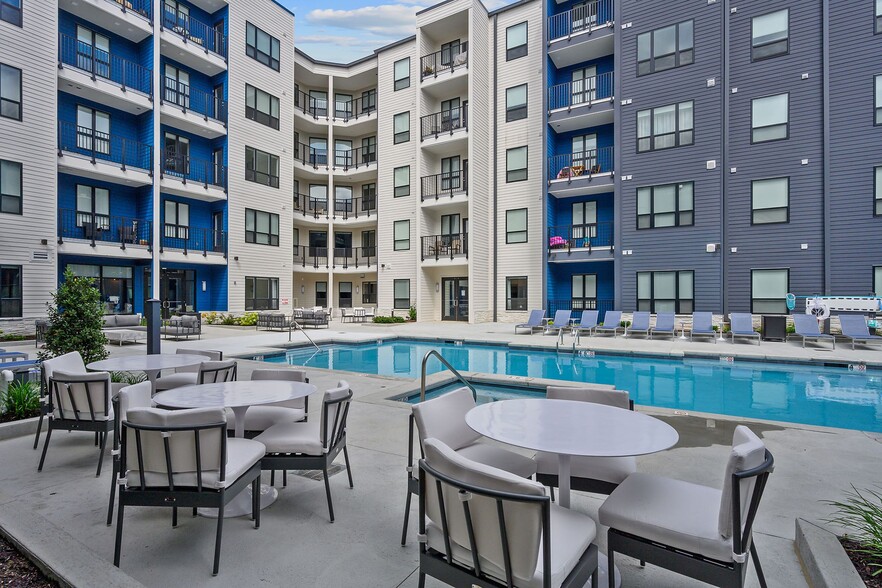 Pool - Aspire Kenwood Apartments