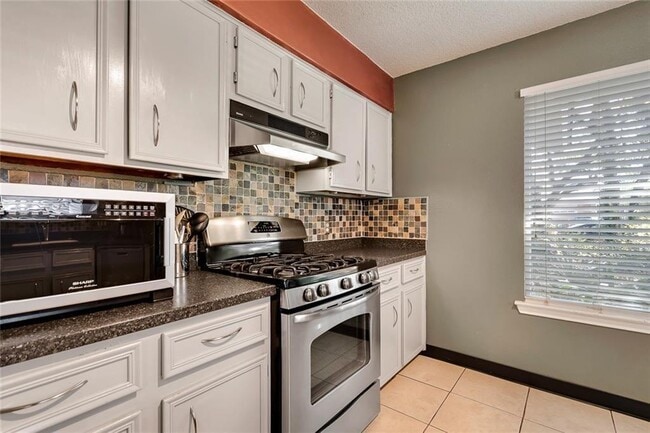 Building Photo - 12718 Covington Trail