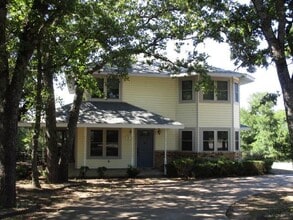 Building Photo - 1311 Overlook Dr