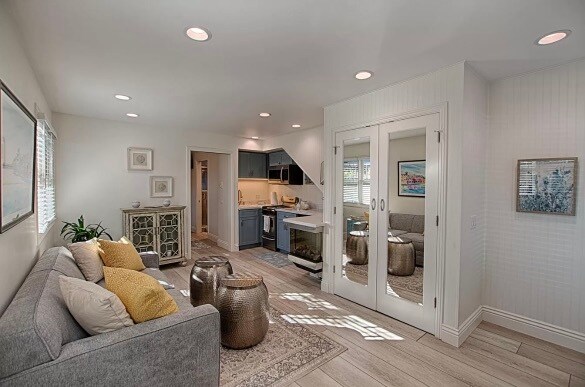 Living Room - 307 Capitola Ave